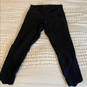 Wunder Under Crop High-Rise 
Roll Down Scallop